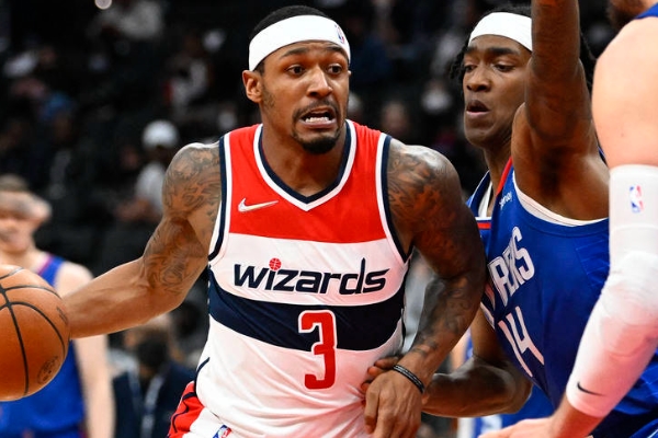 NBA常规赛快船队在客场迎战奇才队