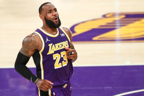 NBA球员勒布朗-詹姆斯