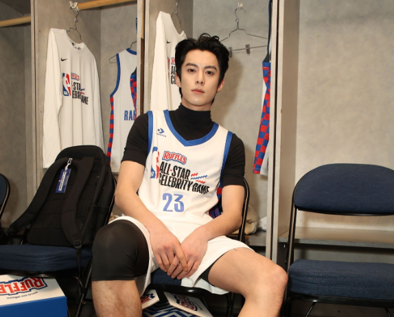 王鹤棣<a href=https://www.wuyouliuxue.com/lanqiu/ target=_blank class=infotextkey>NBA</a>全明星名人赛：2分答卷下的赛场风云与遗憾